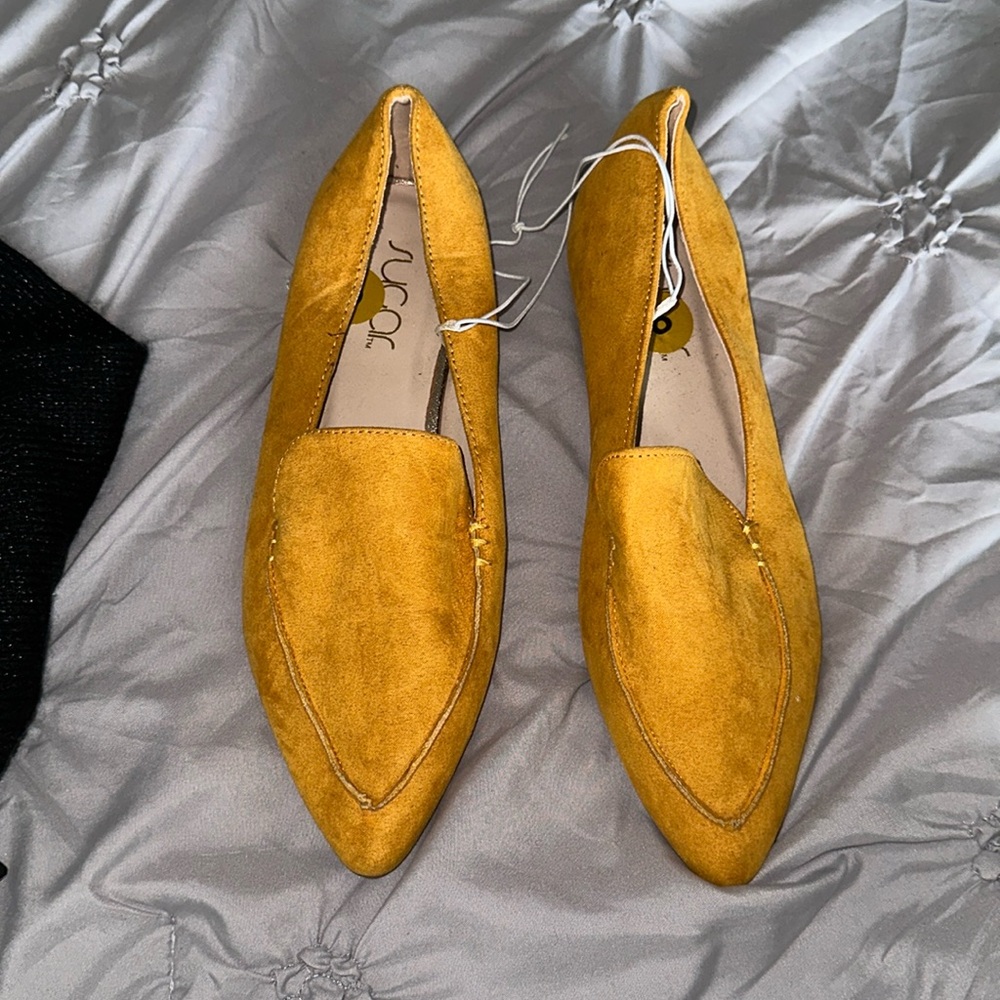 NEW WITHOUT TAGS!!! NICE COLOR SHOES SIZE 8